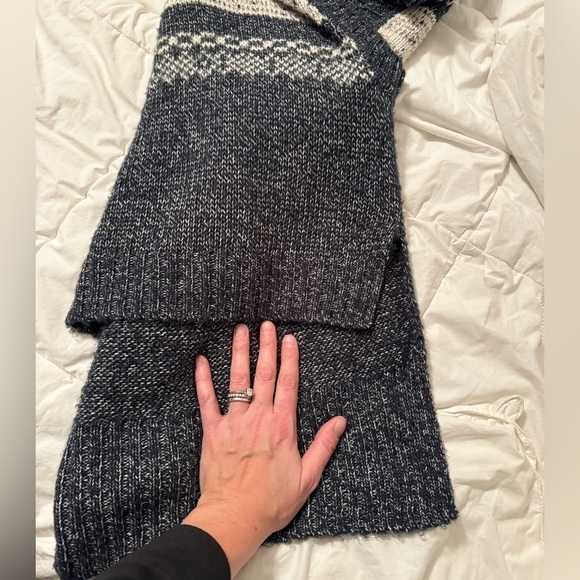 BCBGMaxAzria Sweater - Picture 3 of 9